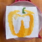 Pimentón en Punto de Cruz. Un projet de Broderie de Rebeca - 05.05.2026