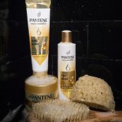 the hair rituals. Marketing, Advertising, Mobile Photograph, Product Photograph, Photograph, Social Media, Instagram, Instagram Photograph, Lifest, le Photograph, and Mobile Marketing project by valerie diaz anaya - 05.14.2026