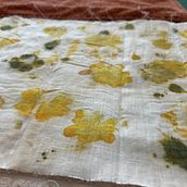 Marigold Eco Prints on Linen. Arts, Crafts, Fiber Arts, DIY, Textile Dyeing, Floral, Plant Design, Textile Printing, and Textile Design project by dboyanova - 05.20.2026