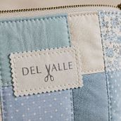 Rediseño de Identidad y Optimización de Marca para "Del Valle Manualidades". Un proyecto de Br, ing e Identidad, Diseño gráfico y Diseño para Redes Sociales de Jimena Rosita Soria - 24.05.2026