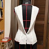 Camisa com costura meio frente e decote nas costas. . Design vestimentar, Crearea modelelor și croitorie și Coasere de Pedro Bicalho - 05.26.2026