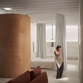 Casa Montelongo: What Escapes the Eye. Un progetto di Fotografia, Cinema, video e TV, Architettura e Interior Design di Derek Pedrós - 23.06.2026