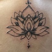 Fine lines and shading. Un progetto di Illustrazione tradizionale e Design di tatuaggi di Agustin Maisyaroh - 26.06.2026