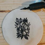 Minha primeira vez com uma maquininha de tattoo na mão!. Tattoo Design project by Kamilla Piovesan - 07.02.2026