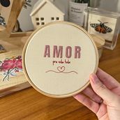 Amor pra vida toda em bordado Ein Projekt aus dem Bereich Handwerk, Lettering, Kreativität, Stickerei und DIY von Marina Gonçalves - 11.07.2026