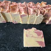 Natural cold process soap | Grapefruit . Arte și meșteșuguri și DIY de Sophie Garant-Ducas - 07.19.2026