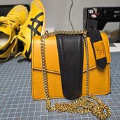 Finished Project for Professional Leather Handbag Design Course Ein Projekt aus dem Bereich Design, Erweiterungsentwicklung, Handwerk, Modedesign und Nähen von Jewelyn Teope - 06.08.2026