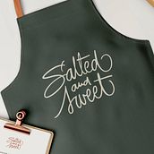 Salted and Sweet. Ilustração tradicional, Branding e Identidade, Design gráfico, Caligrafia, e Design de logotipo projeto de Natasha Leis Céspedes - 15.08.2026