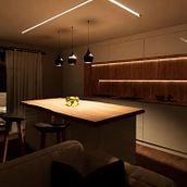 PROYECTO TG | Diseño de iluminación para cocina–comedor residencial . Design projeto de Priscila Celeste Gonzalez - 18.08.2026