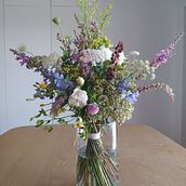 Design de arranjos florais. Un projet de Artisanat , et DIY de soniacoelho - 01.09.2026
