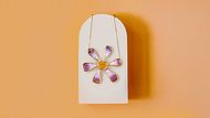Projet guidé: Bijoux en perles florales artisanales avec techniques en métal. Un cours de Craft , et Mode de Cora Carroll