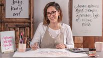 Kaligrafia kursywą przy użyciu brush pena. Kurs z kategorii Kaligrafia i Typografia użytkownika Bego Viñuela Galarraga