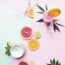 Smoothie rosa con cítricos y crema