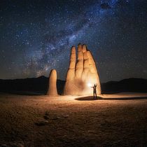 Photos of the hand of the desert.