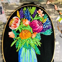 Mi Proyecto del curso: Composición floral con acrílico y bordado