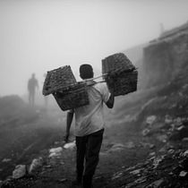 Trabalhadores na mina de enxofre de Ijen