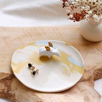 Plato decorativo marmoleado en resina