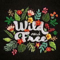Wild and Free bordado floral en relieve