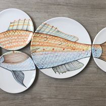 Pecera de peces pintados en cerámica