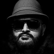 Retrato en blanco y negro con carácter