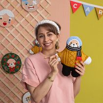 Muñeco polar con suéter bordado