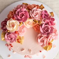 My project in Decorative Buttercream Flowers for Cake Design course