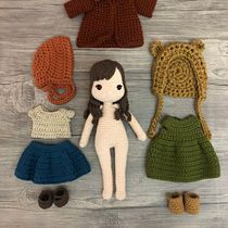 Muñeca amigurumi con ropa tejida