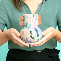 Vase peint à motifs d'oiseaux et de feuillage