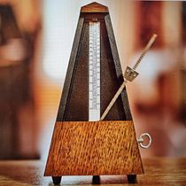 Metrónomo de madera vintage