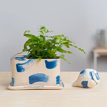 Maceta autorriego con brochazos azules