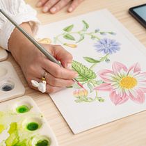 Composición botánica en acuarela realista