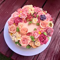 Mijn project van de cursus: Decoratieve botercrèmebloemen voor taartontwerp