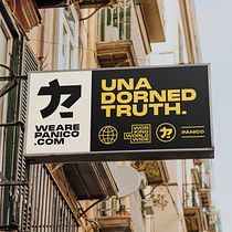 Rótulo publicitario negro y amarillo