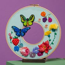 Aro doble con mariposas bordadas