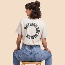 Nada más que diseño — Camiseta estampada