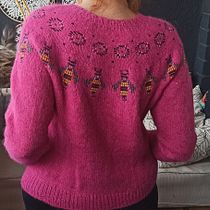Las Abejas: Diseño y tejido de punto con mostacillas de colores