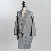 Grau gestreifter Kimono-Mantel aus Baumwolle