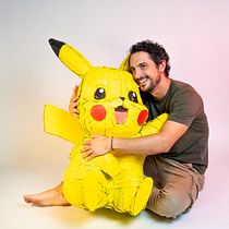 Pikachu géant en sculpture carton