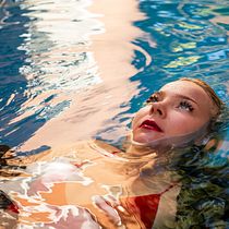 Flotando en agua y luz
