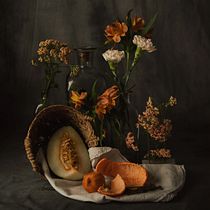 Bodegón con melón, clementina y flores
