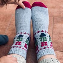 Hand-knit Colorwork Socks with Flowers