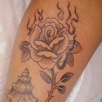 Rosa com fogo