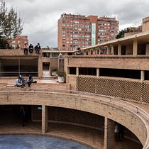 Facultad de Ciencias Humanas de la Universidad Nacional de Colombia, Bogotá | Arq. Rogelio Salmona 1995. Un proyecto de Arquitectura, Arquitectura interior y Fotografía de Jonathan Silva C. - 07.07.2015