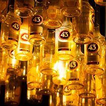 Reportaje a Experiencia 43 en Cartagena. Fábrica Licor 43 Diego Mendoza.. Architecture, Interior Architecture, Design, Interior Design, Furniture Design, Making, and Photograph project by Jordi Díaz - 02.15.2016