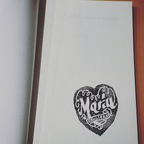 Mi Proyecto del curso: Caligrafía para un Ex libris- El Ex libris de Mariu ya adornando un libro..... Un progetto di Calligrafia di Mª Eugenia de Benito Manso - 07.02.2017