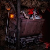 Indiana Jones y el Templo Maldito. Un progetto di Cinema, Scenografia, Fotografia e Postproduzione fotografica di dolmos3d - 12.05.2017