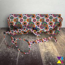 Diseño de estampado para gafas y funda a juego - Proyecto del curso "Motivos para repetir". Un projet de Beaux Arts, Direction artistique, Design , Création d'accessoires, Création de motifs, Design graphique, Illustration traditionnelle et Illustration vectorielle de María Rogles - 15.10.2017