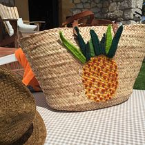 Cesto antiguo de paja con piña bordada para ir a la playa. Design project by Isabel Gutierrez Diaz - 04.29.2018
