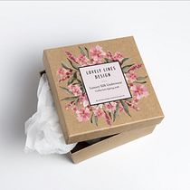Packaging para una marca de ropa interior de diseño. Un projet de Br, ing et identité, Création de motifs, Design graphique, Illustration traditionnelle, Packaging , et Peinture de Laia Coll - 26.02.2018