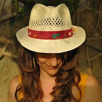 Mi sombrero de paja personalizado :). Embroider, and Creativit project by Alicia - 07.11.2018